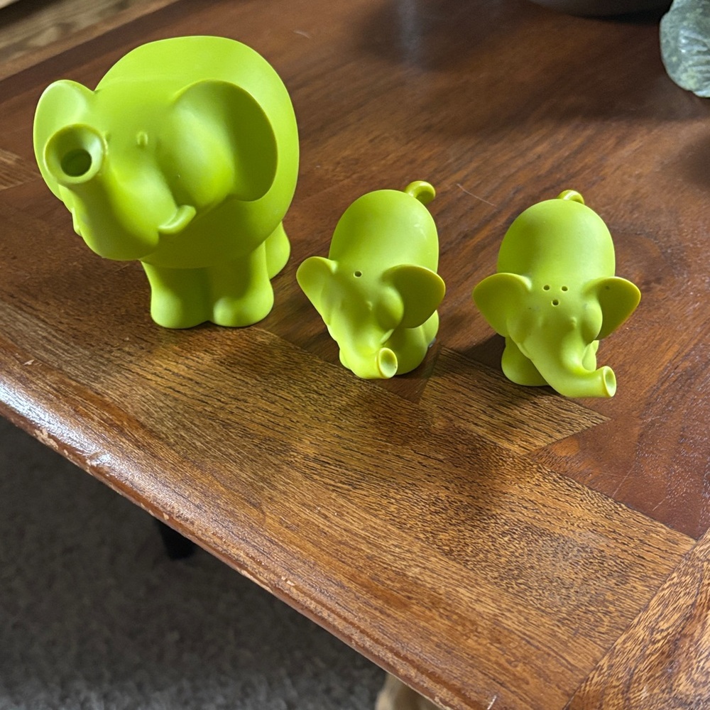 Silicone Green Elephant Creamer and S/P shakers